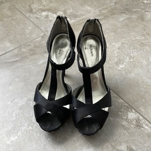 Beautiful strap he heals great for a special occasion or just dressing up